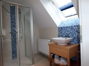 Dusche, Haartrockner, Toilettenpapier