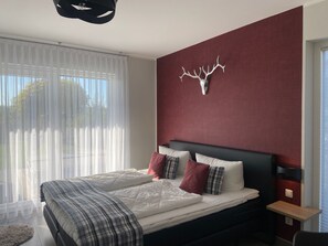 2 Schlafzimmer, Zimmersafe, Schreibtisch, Reisekinderbett