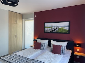 2 Schlafzimmer, Zimmersafe, Schreibtisch, Reisekinderbett