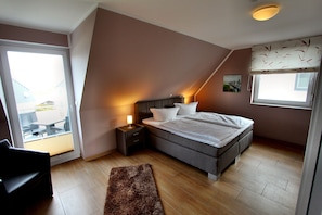 3 Schlafzimmer, Reisekinderbett