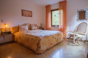 Unclassified image, 5 of 9, button