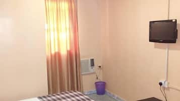 Junior Double Room, 1 Double Bed | Bathroom | Shower, free toiletries, towels, soap