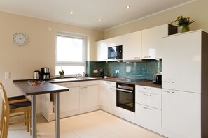 Kühlschrank, Mikrowelle, Ofen, Geschirrspüler