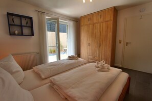 2 bedrooms, travel cot, WiFi