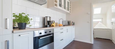 Kühlschrank, Mikrowelle, Ofen, Geschirrspüler