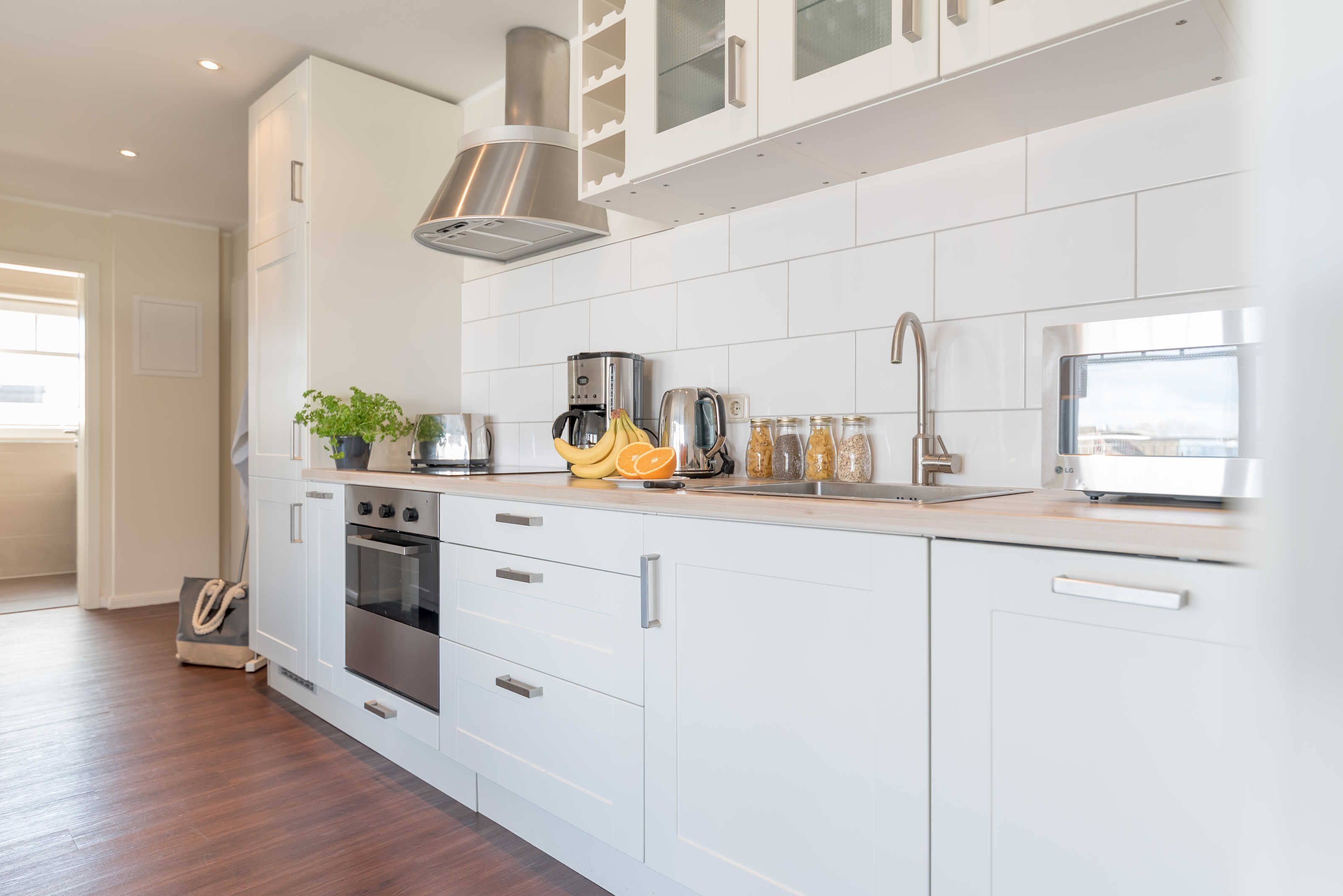 Kühlschrank, Mikrowelle, Ofen, Geschirrspüler