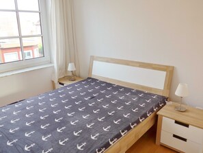 2 bedrooms, travel cot, WiFi