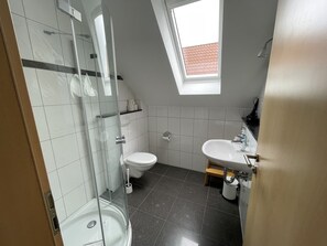 Shower, hair dryer - Suite Dirka 11 OL with balcony (SO) - Usedom Suites 11***, beach 100 m (Karlshagen)