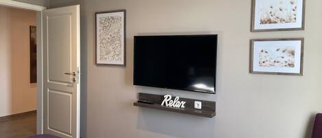 2 bedrooms, in-room safe, travel cot, WiFi