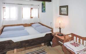 1 bedroom, bed sheets