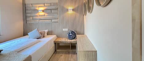 2 bedrooms, iron/ironing board, travel cot, WiFi