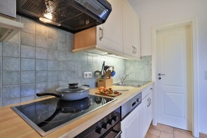 Kühlschrank, Mikrowelle, Geschirrspüler