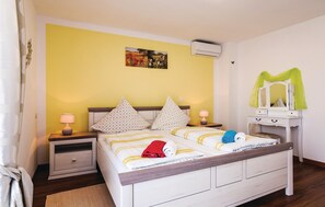 4 chambres, coffre-fort, lit de bébé portatif, accès au Wi-Fi (inclus)