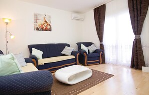 Smart-TV, Tischfußball, Tischtennisplatte