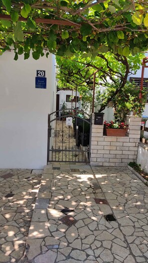 تفاصيل الفندق من الخارج