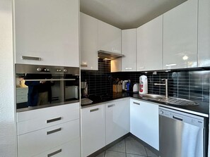 Fridge, microwave, dishwasher, coffee/tea maker