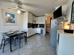 Fridge, microwave, dishwasher, coffee/tea maker