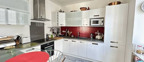 冰箱、微波炉、烤箱、炉灶