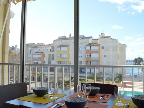 Cap d'Agde: 2-room apt, cabin, sleeps 6, near beach, loggia, parking