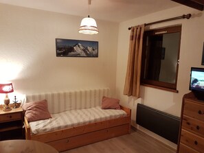 WiFi, bed sheets