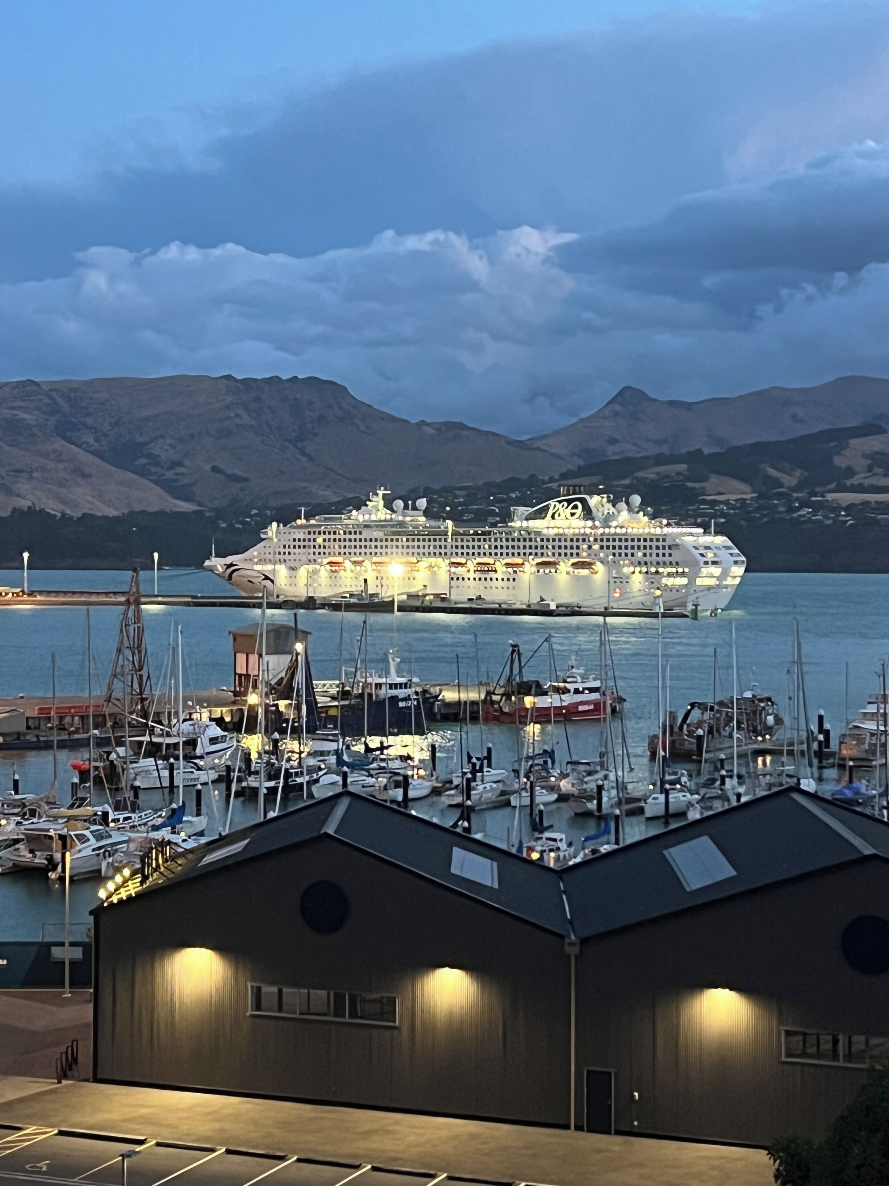 Sea and Bay views in style - Boatique House | Living area | Books