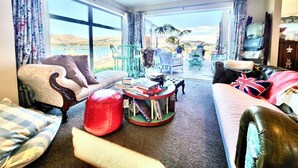 Sea and Bay views in style - Boatique House | Living area