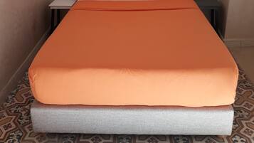 2 bedrooms, iron/ironing board, internet, bed sheets