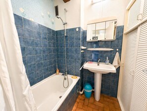 Bathroom - Cozy T2 Apartment with Pool, 300m from Beach, Sleeps 4, Pets Allowed - Argelès-sur-Mer (Argelès-sur-Mer)