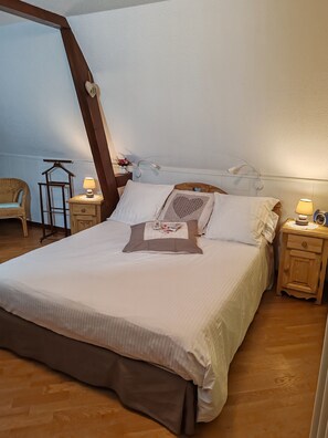 Classic House, 2 Bedrooms | 2 bedrooms, premium bedding, individually decorated