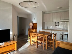 Interior - Spacious T2 for 6 with Balcony, Near Slopes, Free Spa Access, Peyragudes (Peyragudes)