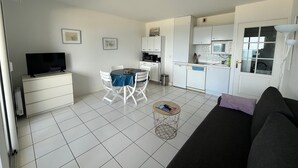 TV - Seaside T2 apartment with parking, Arcachon (Arcachon)