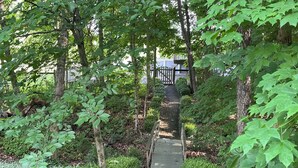 Property grounds - Sunrise Apt. - Peaceful Country Setting- Reasonable Distance to Hocking Hills  (Amanda)