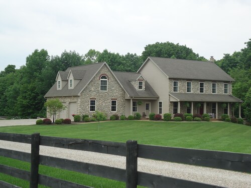 Sunrise Apt. - Peaceful Country Setting- Reasonable Distance to Hocking Hills 