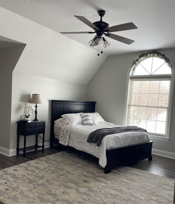 2 chambres, fer et planche à repasser, Wi-Fi gratuit, draps fournis