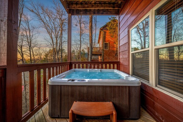 Outdoor spa tub