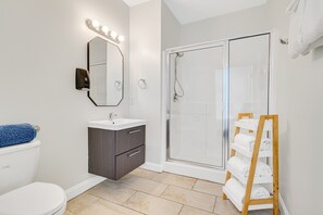 Combined shower/tub, towels, soap, toilet paper