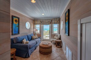 智能電視、電子遊戲、DVD 播放機、音響