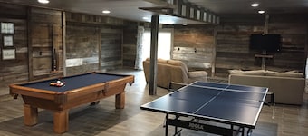 Spacious Hocking Hills Lodge/Cabin