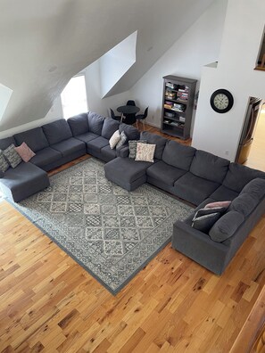 Smart TV, fireplace, DVD player, ping pong