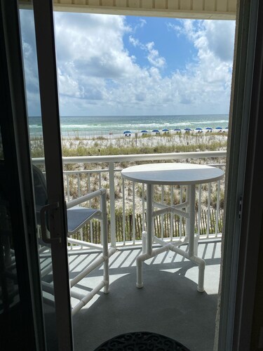 #201- GULF FRONT, END UNIT. BOOKING SPRING AND SUMMER! BCH SERVICE INCLUDING.!