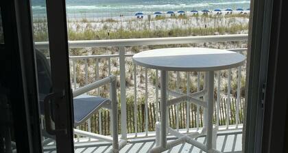 #201- GULF FRONT, END UNIT. BOOKING SPRING AND SUMMER! BCH SERVICE INCLUDING.!