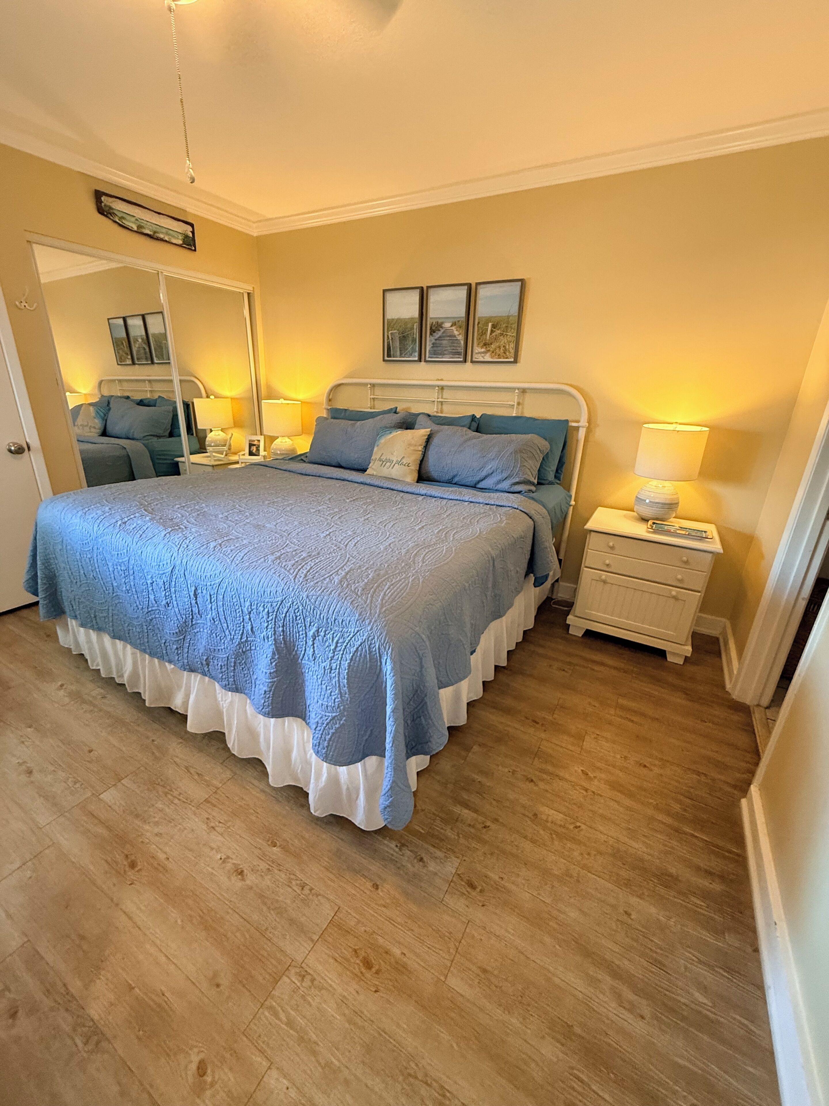 1 habitación, tabla de planchar con plancha, wifi gratis y ropa de cama 