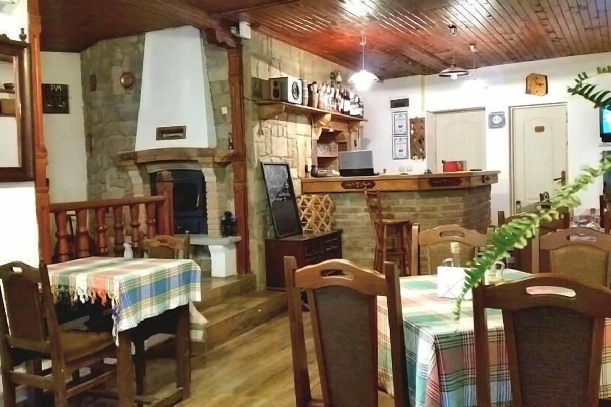 breakfast, lunch, dinner served; local and international cuisine