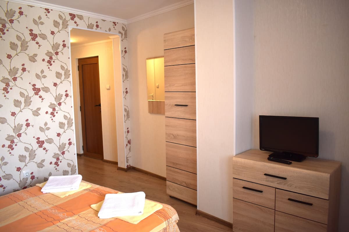 economy double room | desk, iron/ironing board, free cots/infant beds, free wifi
