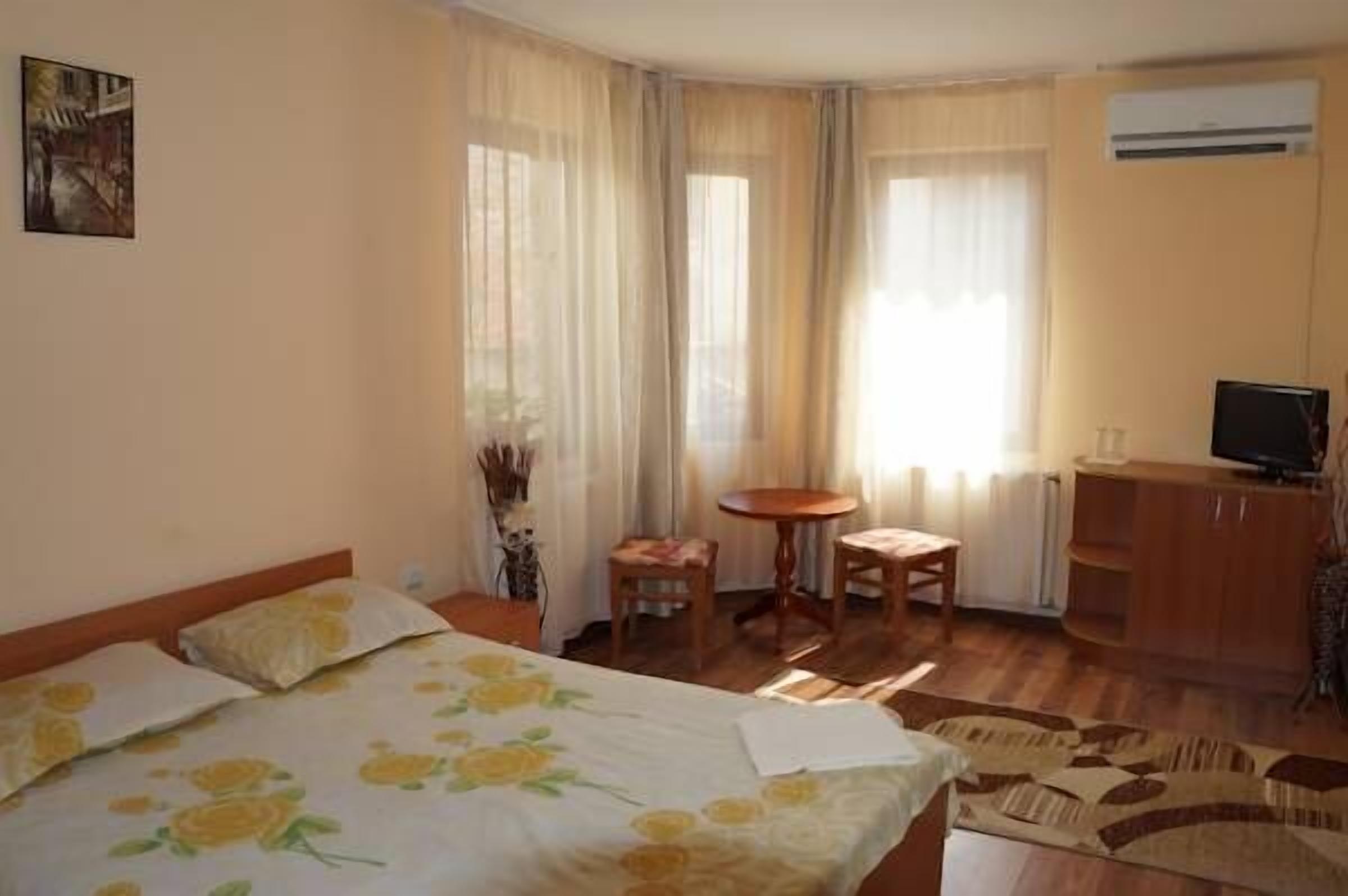 economy double room | desk, iron/ironing board, free cots/infant beds, free wifi