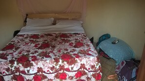 Casa familiar, 3 habitaciones | Escritorio y wifi gratis