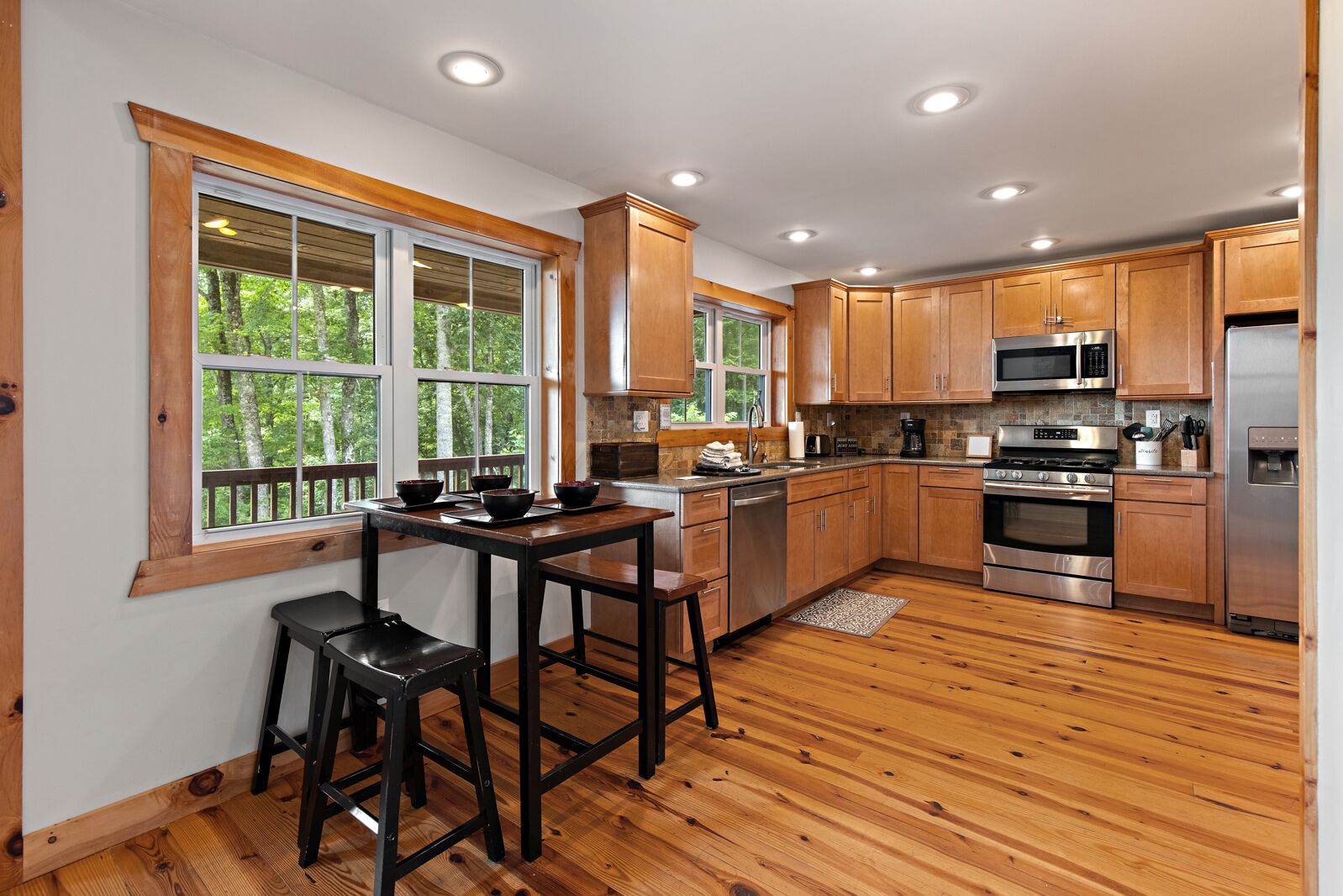 冰箱、微波炉、烤箱、炉灶