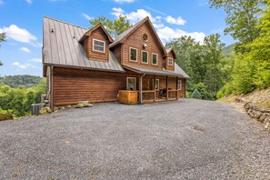 Exterior - Private 7-Acre Sanctuary: Long-Range Views, Hot Tub & Game Room (Vilas)