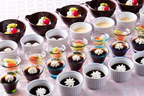 Daily buffet breakfast (JPY 2090 per person)