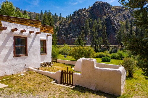 Historic Almont Adobe House, very private location and fishing rights!